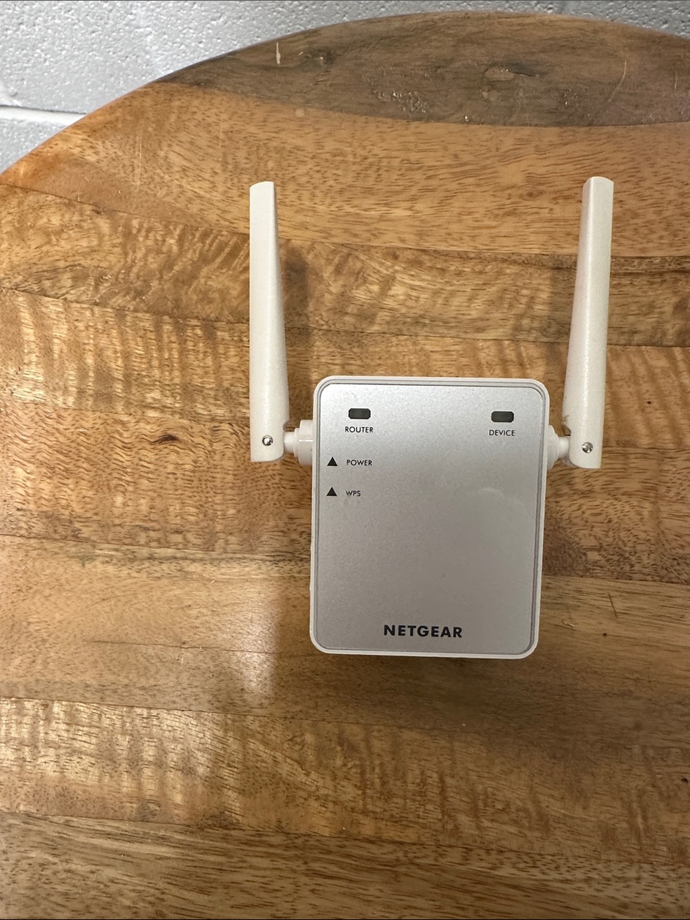 netgear Silver White WiFi Range Extender with Dual Antennas